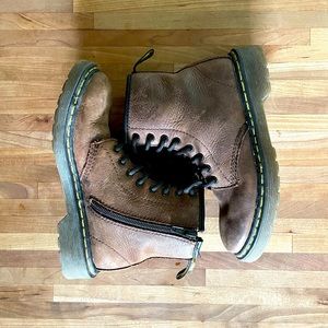 Dr. Martens Delaney Lace Boot, Kids US 1